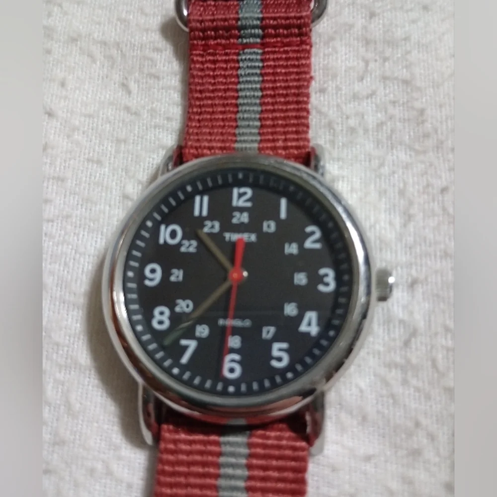 Timex watch, works great! Cloth band. (W011)